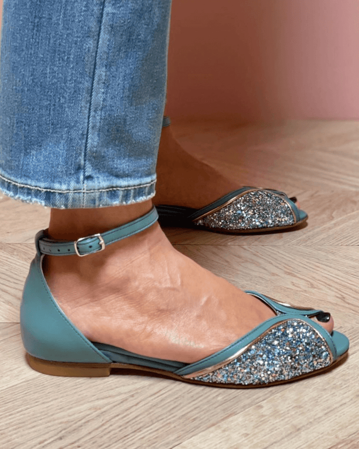 FLAT SANDAL WITH LUMINOUS DETAILS